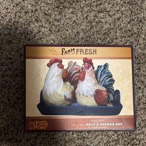 Farm Fresh Rooster Salt & Pepper Set